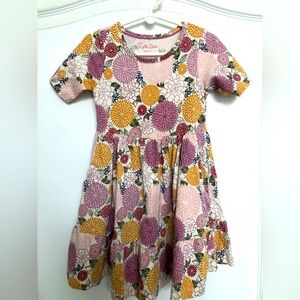 Little Girl short-sleeve flowered dress w/ pockets